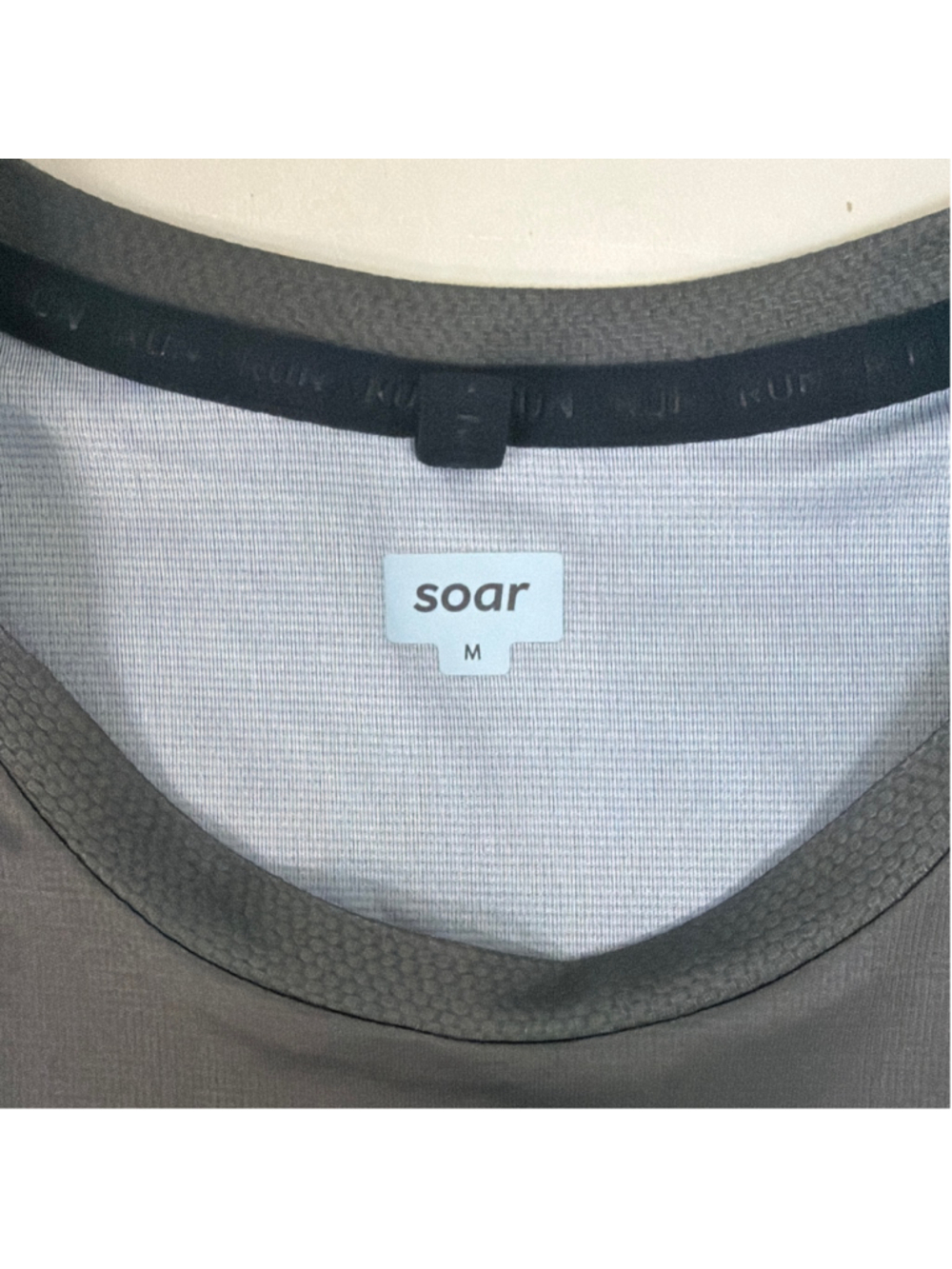 Soar Running Women's Hot Weather Shirt Sz Medium in Black/Forest Grey! - Picture 7 of 9